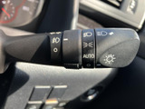 操作しやすいウインカーレバーは、スムーズな車線変更をサポート。安全運転を意識した設計が、安心感をもたらします。