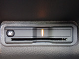 ■【ETC車載器】が装備されています。セットアップをしてお渡しとなり、ETCカードを差し込むだけで高速道路の利用が可能です。
