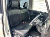 運転席まわりには十分なスペースがあり、大柄な方でもゆったり運転していただける環境です。