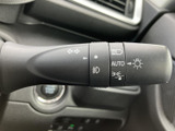 操作しやすい位置に配置されたウインカーレバー。スムーズな操作で、安全な車線変更をサポートします。直感的に操作できる設計です。
