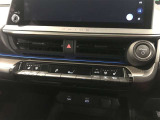 運転席、助手席それぞれで独立して温度設定ができます。冷え性の方が乗っても安心ですね♪