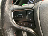 運転中、オーディオの操作をしてて、ハッとしたことはありませんか?ステアリングスイッチは、運転中でもハンドルでオーディオの操作が可能です。安全なドライブをサポートします。