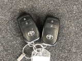スマートキー2本付き!キーをポケットやカバンに入れておくだけでドアの施錠・開錠やエンジンスタートの操作が簡単です!
