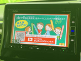 停車中には、番組や映像をお楽しみいただけます。休憩時間のエンターテイメントに最適。ご家族や友人と快適な時間を過ごせます。