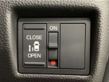 【片側パワースライドドア】片側がパワースライドドアになっており、運転席のスイッチやスマートキーでも開閉が可能です!開口部も広いので乗り降りも楽々♪