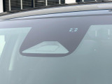 【ホンダセンシング】走行中に前方の車両等を認識し、衝突しそうな時は警報とブレーキで衝突回避と被害軽減をアシスト。より安全にドライブをお楽しみいただけます。