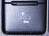 衝突被害軽減ブレーキを装備しております。