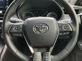 握りやすい形状で、快適な運転操作をサポート。操作性に優れ、スムーズなハンドリングを実現します。