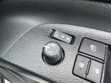 駐車時や狭い道でのすれ違い時に気を使うミラー。電動格納式ドアミラーはそんな時に便利です。