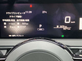 視認性の良いメーターパネルデザインです。