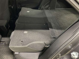 ☆後部座席を倒すと大きな荷物も積めるスペースに☆