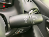 操作しやすい位置に配置されたウインカーレバー。スムーズな操作で、安全な車線変更をサポートします。