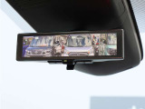 車両後方を映し出します・スマートルームミラー装備です。