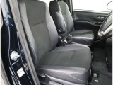 高いホールド性で運転姿勢が安定します。長距離ドライブでも疲れにくいのが魅力です。快適なドライビングライフをお送りください♪
