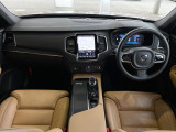 フラッグシップSUVのXC90 アルティメット B6 AWD入庫です!高音質スピーカーやシートベンチレーションなどの快適装備が盛り沢山♪もちろんボルボが誇る安全装備も多数搭載されています!