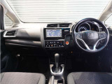 ◆インテリアパネル◆視界広々で非常に運転しやすくロングドライブでも疲れを感じさせないすっきりとまとまったインパネ周りです。