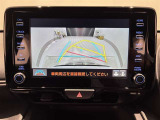 ステアリングと連動したガイド機能付きリヤモニターを装備しております。
