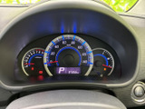 視認性の高いメーターで、速度や走行距離をしっかり確認できます。運転に必要な情報をクリアに表示し、安全な運転をサポートします。