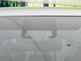 【トヨタセーフティセンス】走行中に前方の車両等を認識し、衝突しそうな時は警報とブレーキで衝突回避と被害軽減をアシスト。より安全にドライブをお楽しみいただけます。