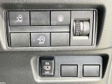 運転席側から左側スライドドアの開閉ができます