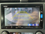 【バックカメラ】駐車時に後方がリアルタイム映像で確認できます。大型商業施設や立体駐車場での駐車時や、夜間のバック時に大活躍!運転スキルに関わらず、今や必須となった装備のひとつです!