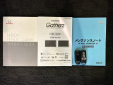 スマートキーは鍵をバッグに入れたままでもドアロックの開閉やエンジンのON・OFFができます。夜間や雨の日も鍵を探さなくて良いので便利です。