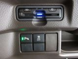 パーキングセンサーを装備しています。今や標準装備になりつつあるETC車載器も装着されております。料金所を通過するときも楽々です。
