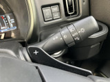 操作しやすいウインカーレバーは、スムーズな車線変更をサポートします。オートリターン機能も搭載し、安全運転に貢献します。
