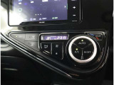 オートエアコン付車です。自動で温度と風量を設定する優れものです。