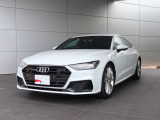 ●一目でAudiとわかる特徴的なシングルフレームグリル・LEDランプ。精悍なフロントマスクからAudiのスマートで上品なブランドを連想させてくれます。女性にも大変ご好評頂いております。