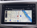目的地までの道順をわかりやすく表示。スムーズな運転をサポートし、初めての場所でも安心です。渋滞情報も確認できますよ。