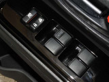電動格納式ドアミラー・パワーウインドウを装備しています。