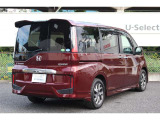 走行中に発生する車体のゆがみや微振動を減衰させる「パフォーマンスダンパー」をHondaのミニバンとして初めて採用。上質な乗り心地と安定性、優れた運動性能を感じられます。