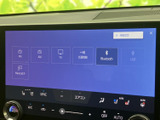 多様なソースに対応し、お好みの音楽を車内で手軽に楽しめます。直感的な操作で、快適なドライブを演出します。
