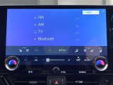 ブルートゥースに接続することにより、スマホに入ったお気に入りの音楽を車内で楽しむことができます♪あると本当に便利な機能になっています!
