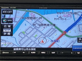 見やすい地図表示で、運転中のナビゲーションをサポート。スムーズな道案内で、目的地まで安心してお届けします。