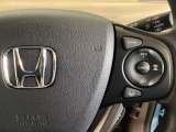 ハンドルにHondaセンシング系のクルーズコントロールやレーンキープアシストなどのスイッチが装備されています。ハンドルから手を離さず安全に操作できます。