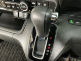 オートマチックシフトレバーは、手になじみ操作しやすい形状で安全運転にもつながります♪