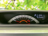 視認性の高いメーター類で、運転に必要な情報を的確に把握できます。落ち着いたデザインが、運転に集中できる空間を演出します。