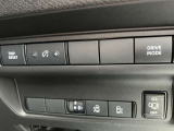 両側オートスライドドアです。インテリジェントキーや運転席のスイッチで簡単にドアの開閉ができるので、とても便利な装備です♪