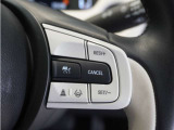 ◆アダプティブクルーズコントロール◆予め設定した車速内でクルマが自動的に加減速。前走車との適切な車間距離を維持しながら追従走行します。【LKAS】車線維持支援システムでステアリング操作を支援。
