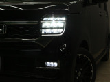【LEDヘッドライト】悪天候や夜間走行時も良好な視界を確保し安心して運転できる高輝度LEDヘッドライトを装備!点灯速度が早く、消費電力も抑えられています!!