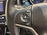 ステアリングにオーディオ操作スイッチが付いています。オーディオ画面に直接タッチしなくても操作が出来ますので、運転に集中できます。