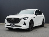 分厚いフロントフェイスと縦置きレイアウトならではのロングノーズ/ショートデッキによる、力強く躍動的な骨格。