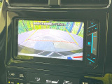 【バックカメラ】駐車時に後方がリアルタイム映像で確認できます。大型商業施設や立体駐車場での駐車時や、夜間のバック時に大活躍!運転スキルに関わらず、今や必須となった装備のひとつです!