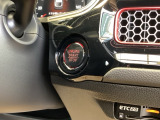 スマートキーシステム搭載ですので、クラッチを踏んでハンドル横のスイッチを押せば、エンジンスタート!