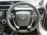 ステアリングから手を離さず、運転に集中したままオーディオ等の操作ができます。