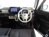 視界良好、操作しやすい運転席です。
