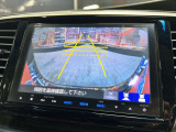 【バックカメラ】運転席から画面上で安全確認ができます。駐車が苦手な方にもオススメな便利機能です。