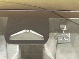 【プリクラッシュセーフティ】前方の車両等を検知し、衝突しそうな時は警報で注意を促し、ブレーキを踏む力をサポート。ブレーキを踏めなかった場合は衝突被害軽減ブレーキが作動、衝突回避をサポートします。